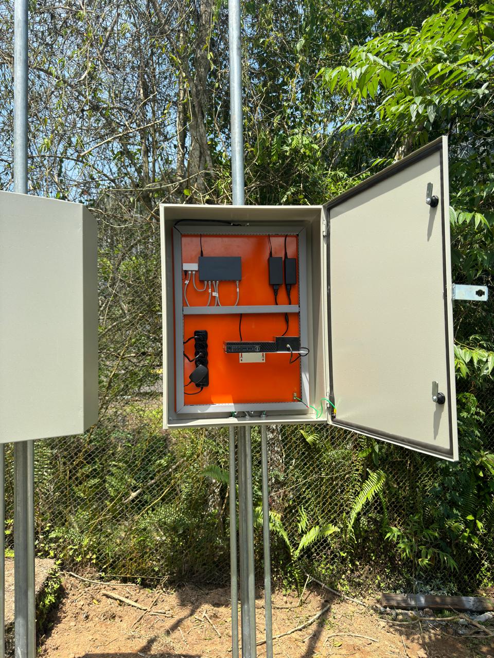 Painéis SmartFence instalados em campo